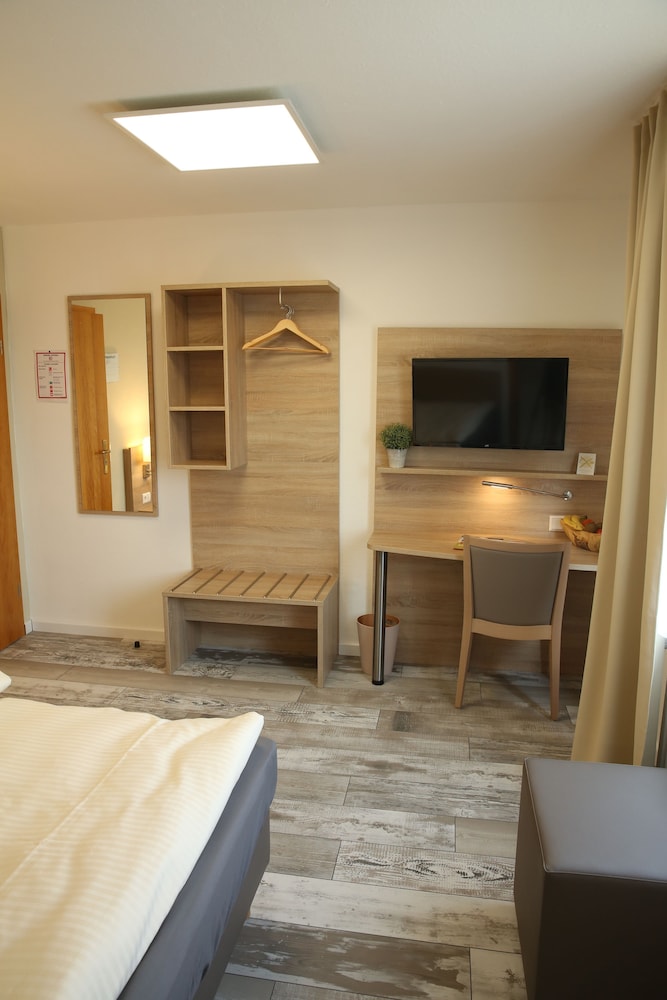 

Bari - Esslingen am Neckar - Kemnater Hof Apartments