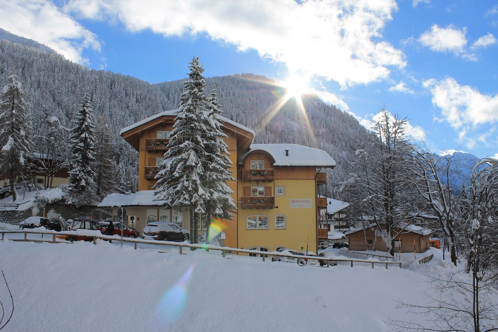 

Napoli - Pinzolo - Hotel Chalet all'Imperatore