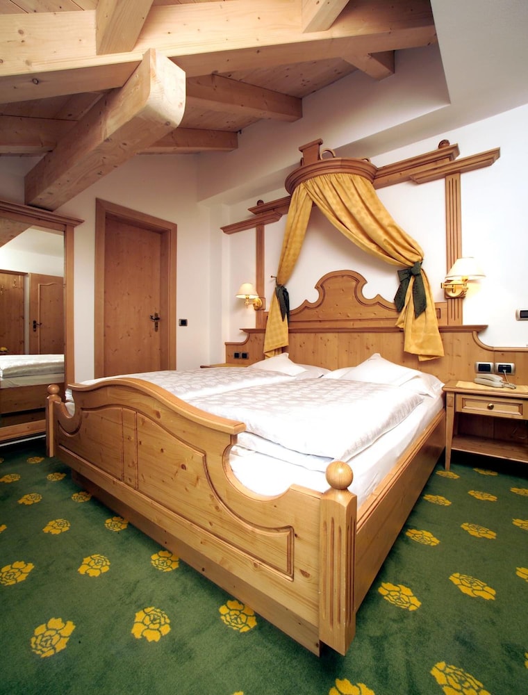 

Milano - Selva di Val Gardena, Montagna Italia - Hotel Flora
