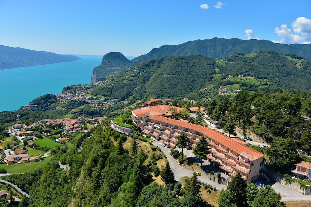 

Napoli - Limone sul Garda - Hotel Le Balze - Aktiv & Wellness