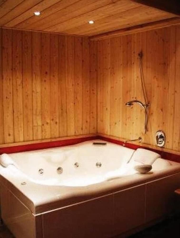 

Lamezia Terme - Courmayeur - Hotel Residence Universo