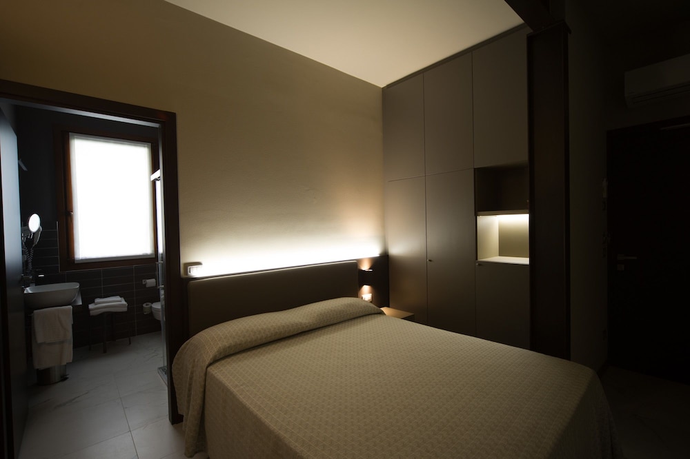 

Brindisi - Venezia - Hotel Aaron