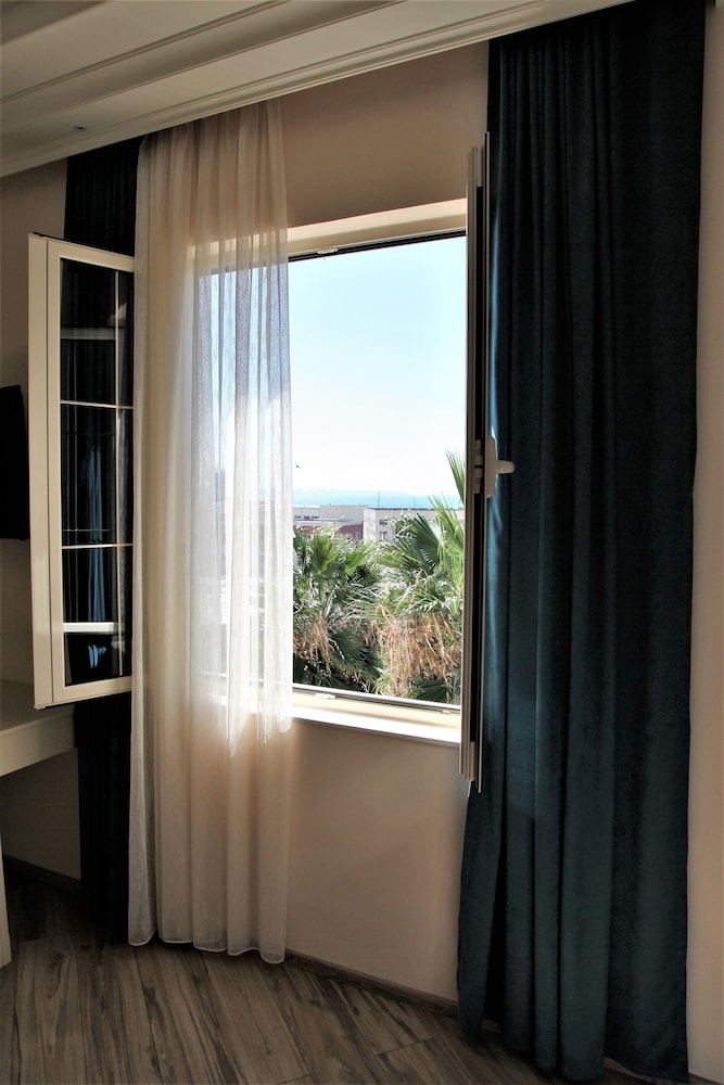 

Napoli - Durrës - Hotel Veliera