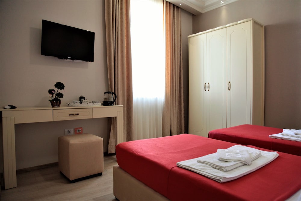 

Verona - Durrës - Hotel Veliera