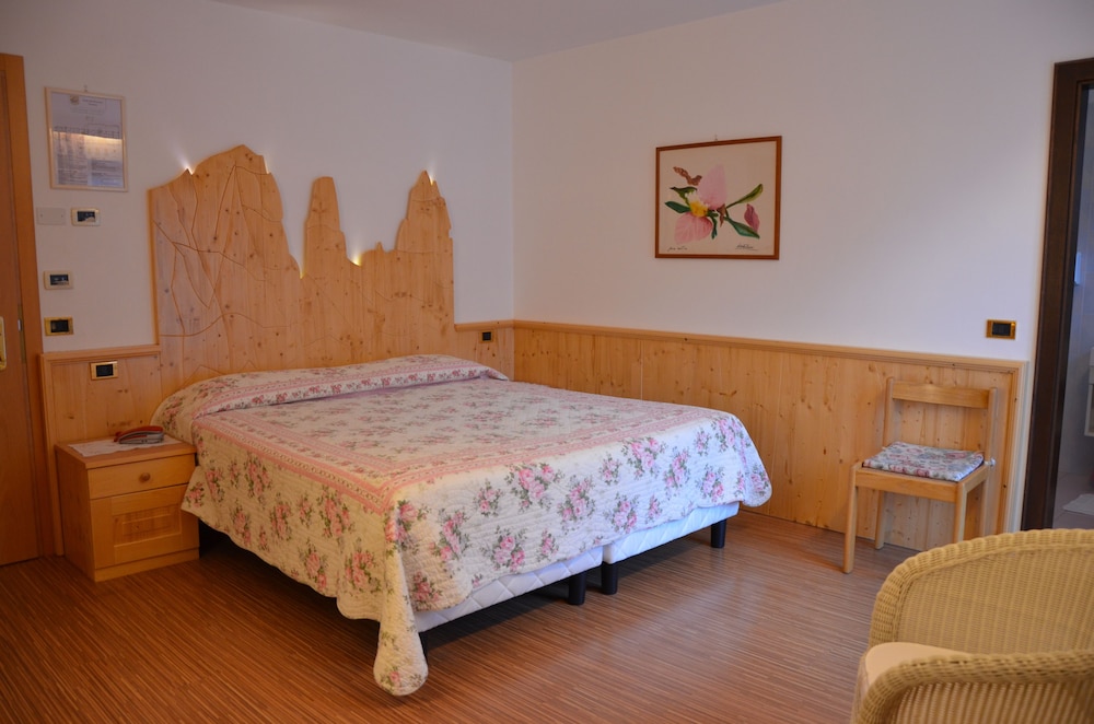 

Cagliari - San Lorenzo in Banale - Alledolomiti Boutique Lake Hotel - Adults friendly