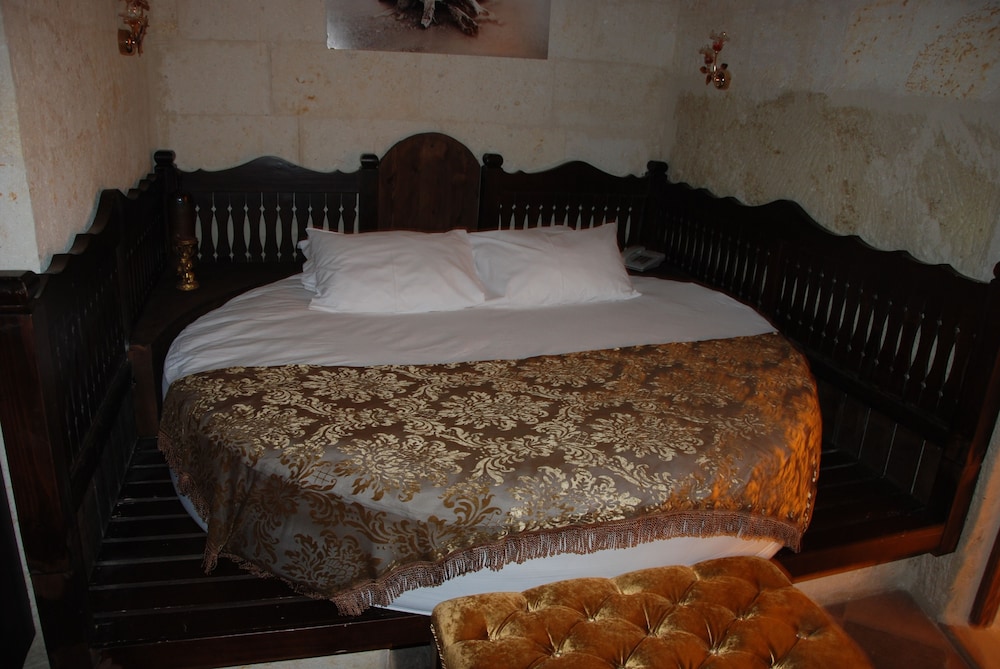 

Roma - Ayvalı - Cappadocia Perimasali Cave Hotel