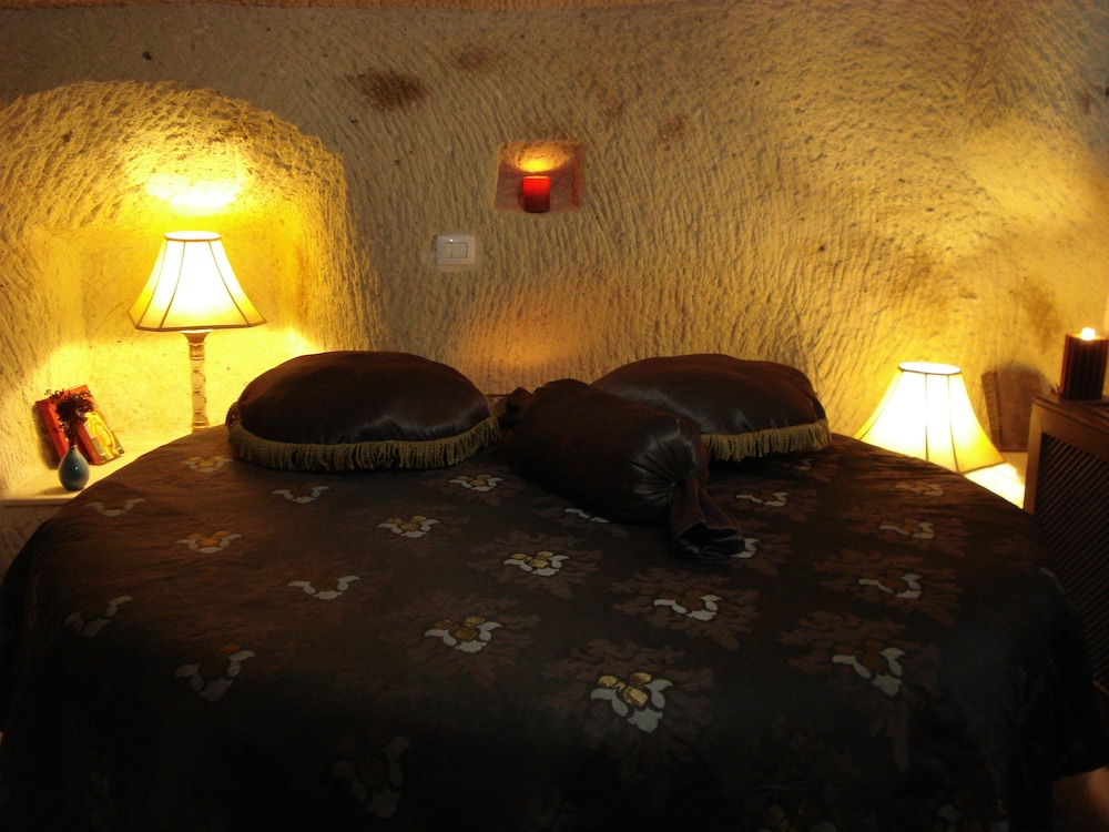 

Bologna - Ayvalı - Cappadocia Perimasali Cave Hotel