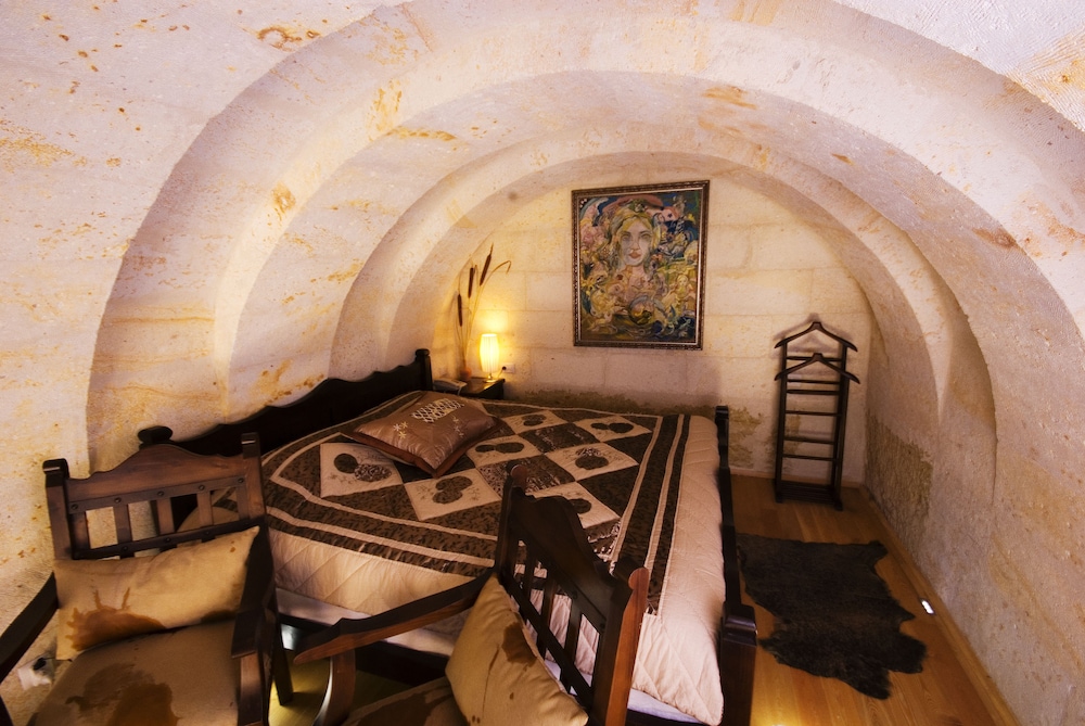 

Roma - Ayvalı - Cappadocia Perimasali Cave Hotel
