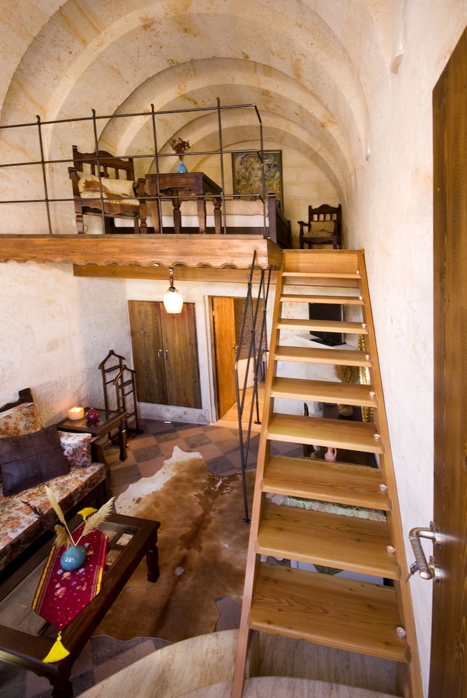 

Roma - Ayvalı - Cappadocia Perimasali Cave Hotel