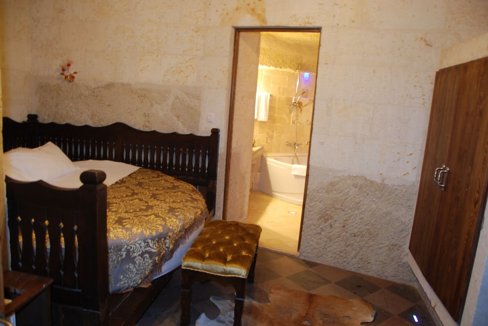 

Bari - Ayvalı - Cappadocia Perimasali Cave Hotel