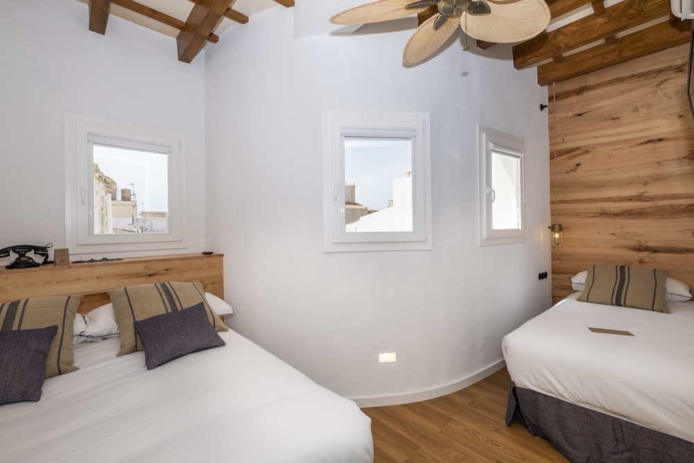 

Milano - Cala Morell - Nao Catedral Boutique Hotel