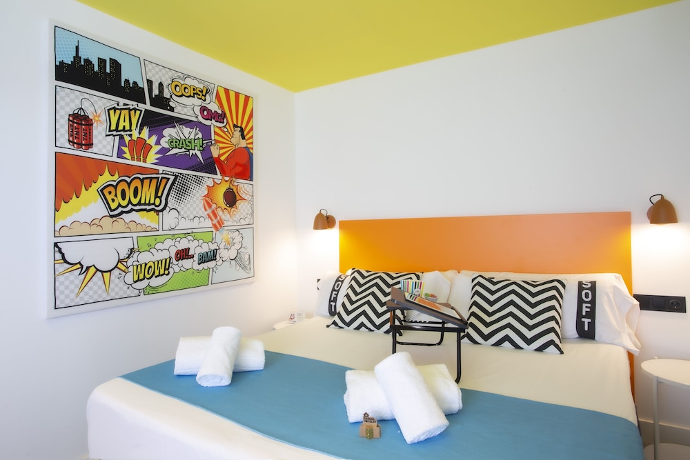 

Bari - Albir - Casual Pop Art