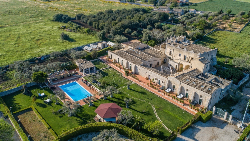

Verona - Modica - Torre Don Virgilio Country Hotel