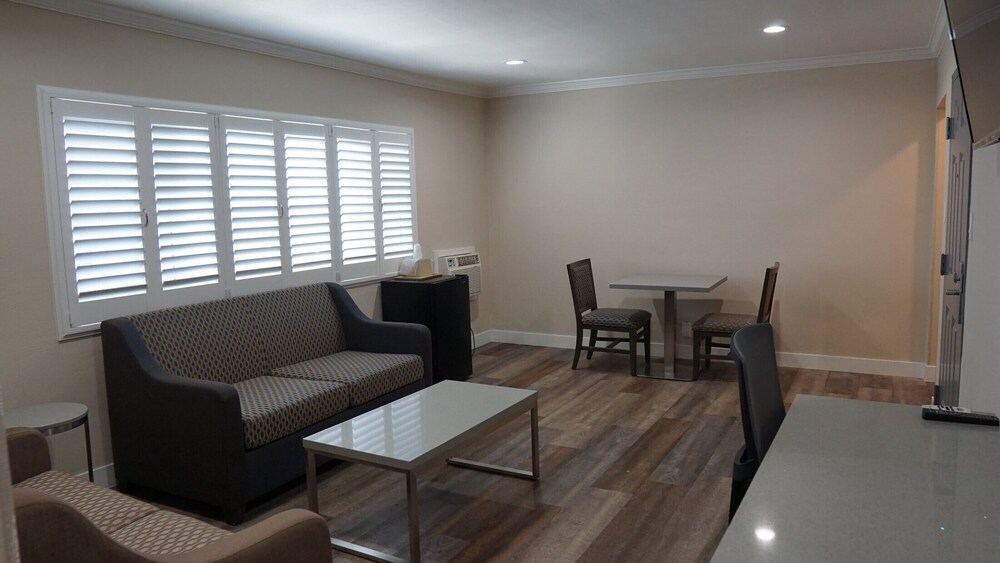 

Milano - Inglewood - Sea Breeze Inn - LAX Airport, Los Angeles