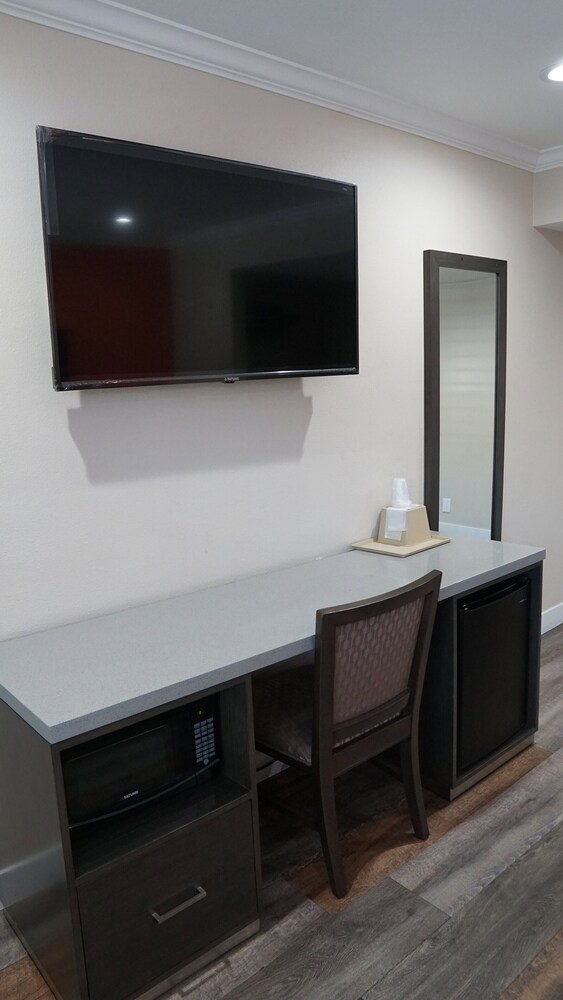 

Roma - El Segundo - Sea Breeze Inn - LAX Airport, Los Angeles
