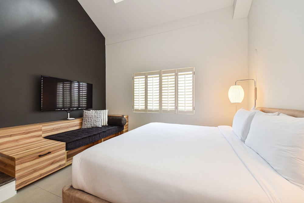 

Milano - Grand Cayman, Caraibi - The Locale Hotel Grand Cayman