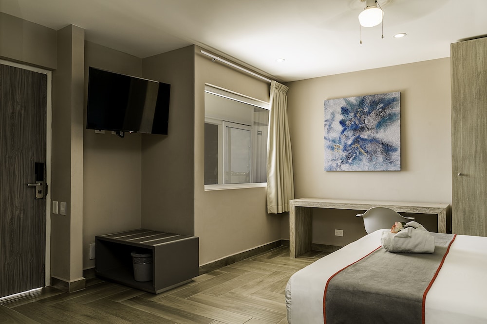 

Milano - Playa del Carmen - Attraction Hotel Deluxe