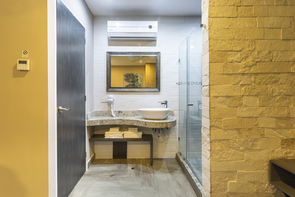 

Verona - Playa del Carmen - Attraction Hotel Deluxe