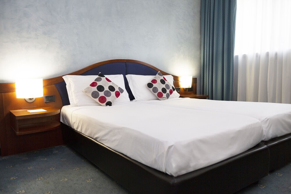 

Napoli - Rozzano - iH Hotels Milano Blu Visconti