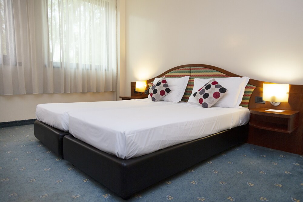 

Catania - Cornaredo - iH Hotels Milano Blu Visconti