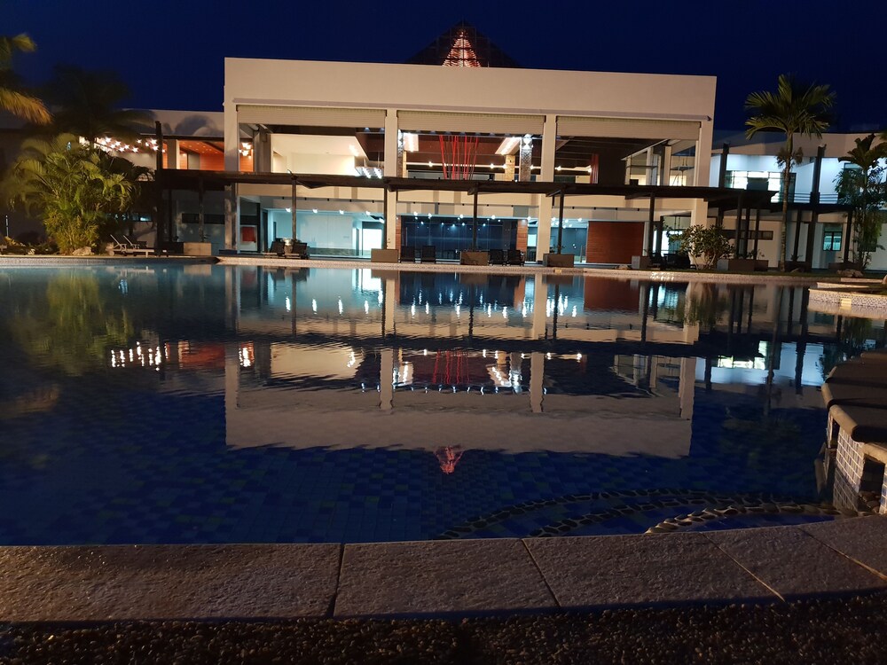 

Bologna - Nadi - Nasau Resort & Villas