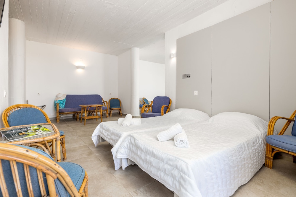 

Napoli - Naousa, Paros - Hotel Hippocampus