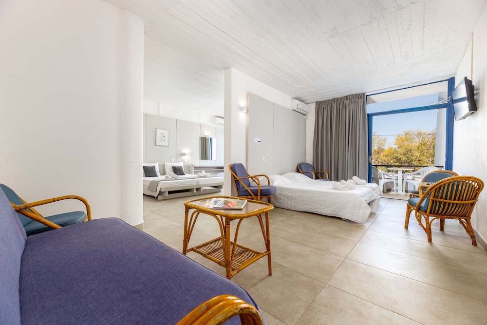 

Milano - Naousa, Paros - Hotel Hippocampus