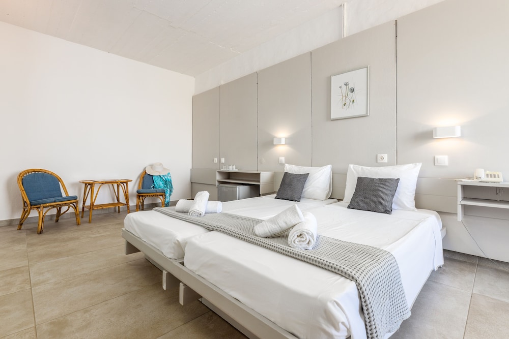 

Napoli - Naousa, Paros - Hotel Hippocampus