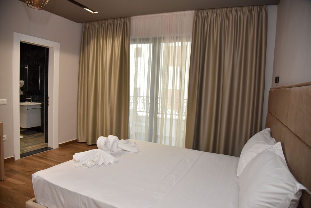 

Milano - Durrës - Hotel Lubjana