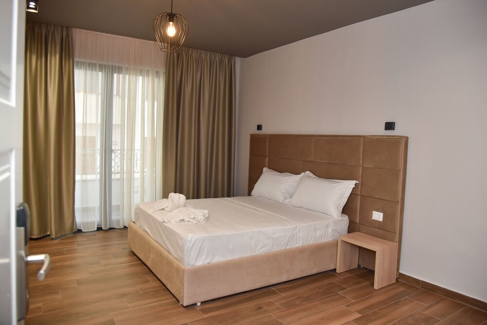 

Napoli - Durrës - Hotel Lubjana