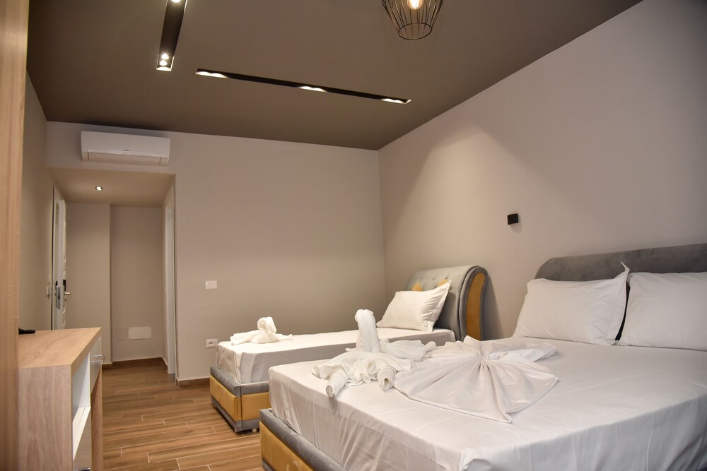 

Napoli - Durrës - Hotel Lubjana