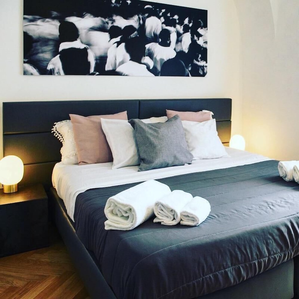 

Genova - Sicilia Est - Catania, Taormina, Siracusa, Noto, Mare Italia - Agatha Hotel