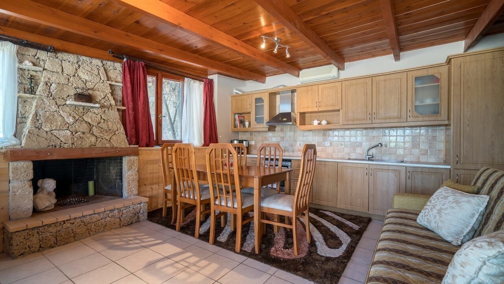 

Bologna - Vasilikos - Fiore Beach Studios