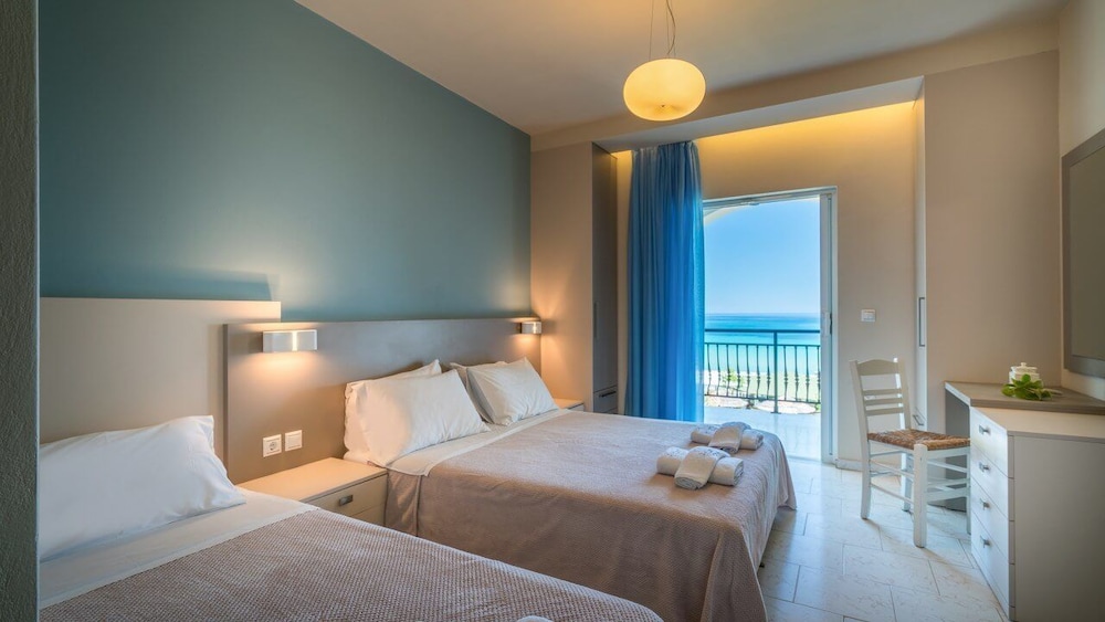 

Verona - Vasilikos - Fiore Beach Studios