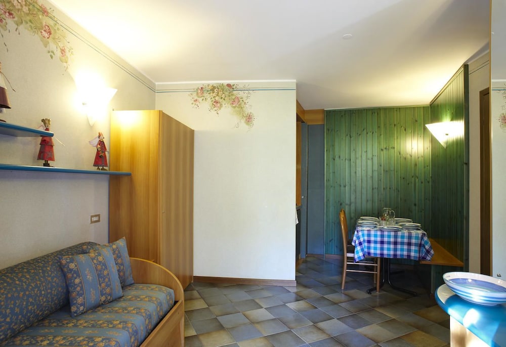 

Napoli - Passo del Tonale - Residence Mirelladue