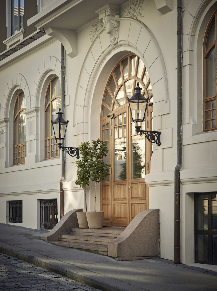 

Milano - Ålesund - Hotel 1904