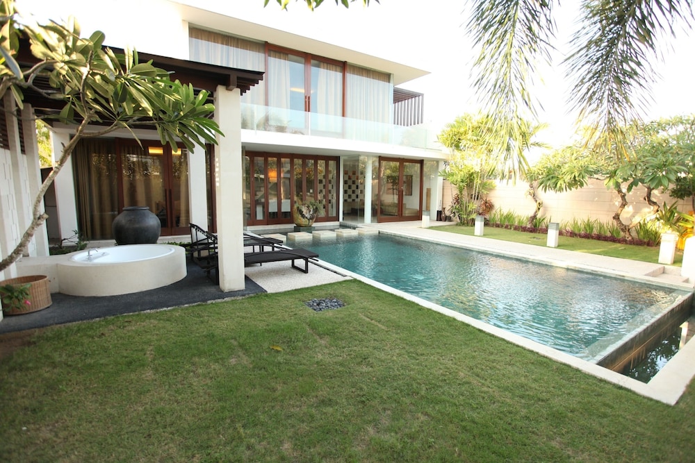 

Verona - Sanur Beach - The Wangsa Benoa