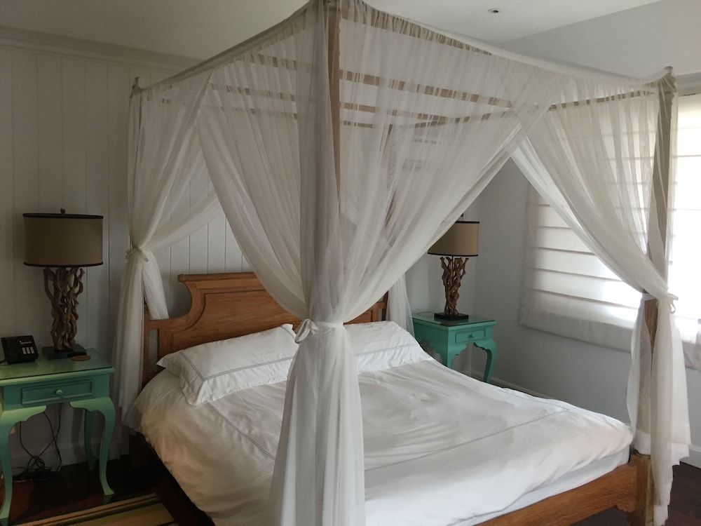 

Milano - Bathsheba - Atlantis Historic Inn