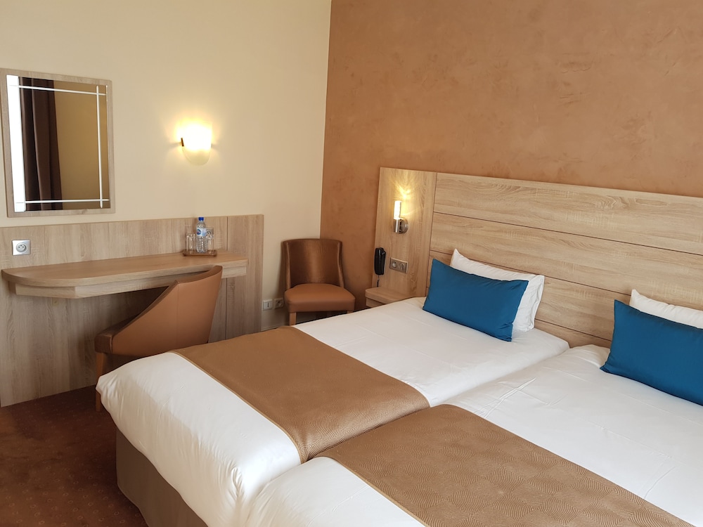 

Bologna - Neuilly-sur-Seine - Hotel Champerret Elysees