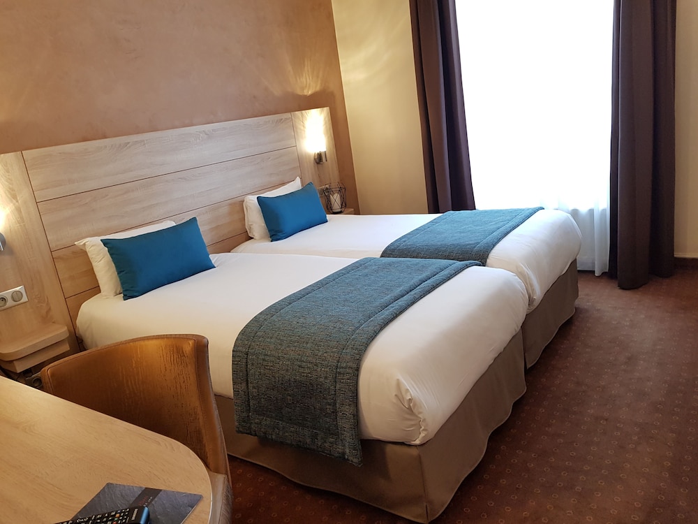 

Bari - Neuilly-sur-Seine - Hotel Champerret Elysees