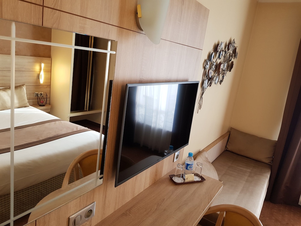 

Bologna - Neuilly-sur-Seine - Hotel Champerret Elysees