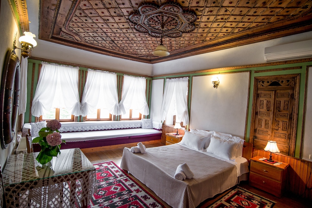 

Roma - Gjirokastër - Hotel Kalemi