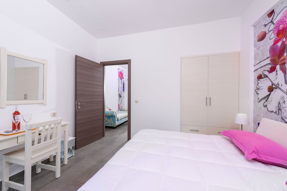 

Napoli - Milatos - Angela Studios Apartments