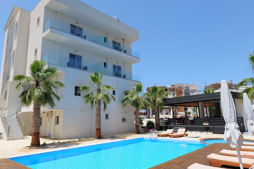 

Venezia - Ksamil - Kuburi Hotel