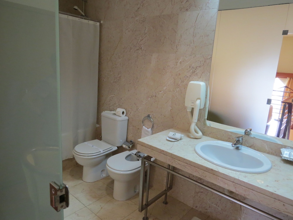 

Roma - Porto Judeu - Azoris Angra Garden – Plaza Hotel