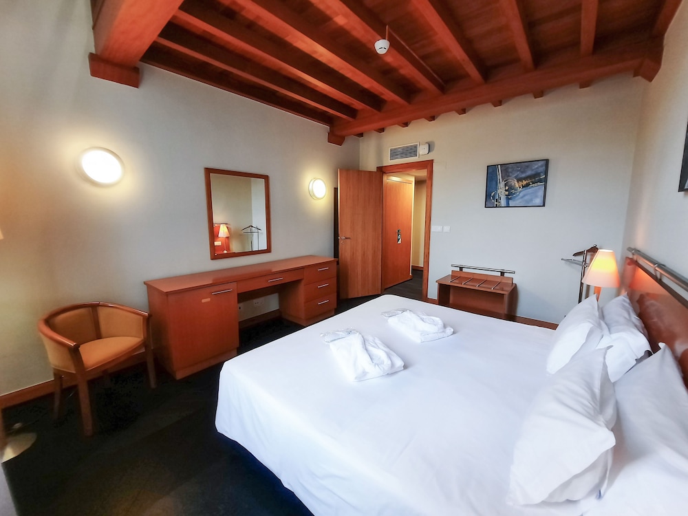 

Milano - Isola Di Terceira - Azoris Angra Garden – Plaza Hotel