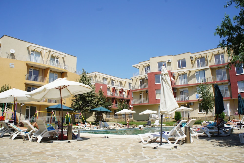 

Verona - Nessebar - Quiet Family Apartment in Sunny Day