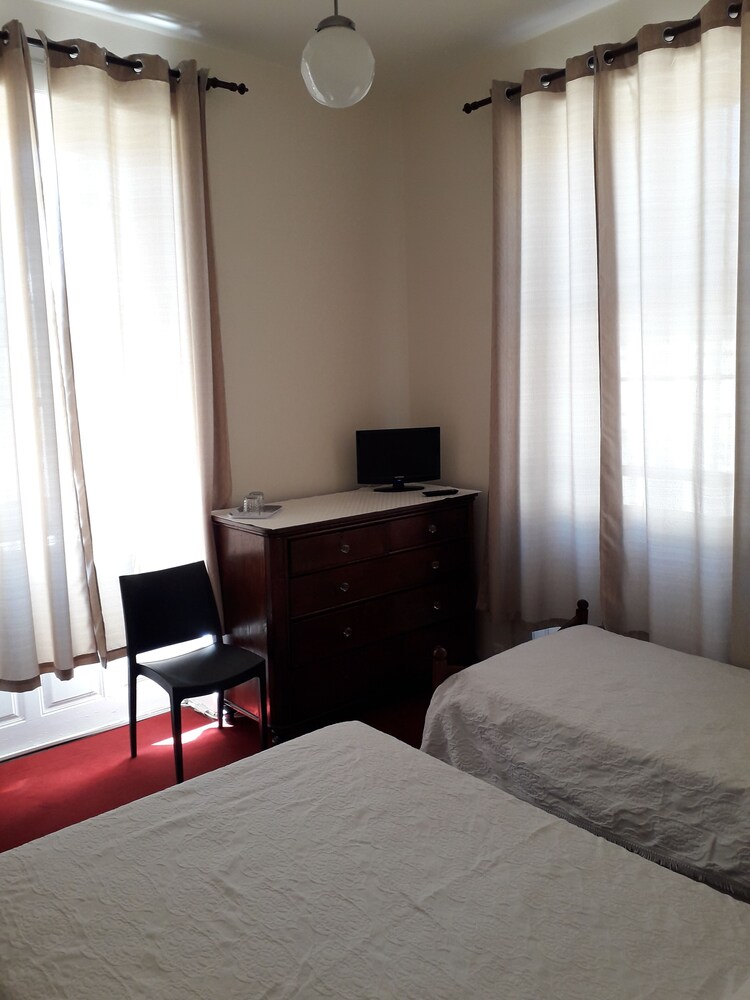 

Milano - Câmara de Lobos - Pensão Residencial Mirasol