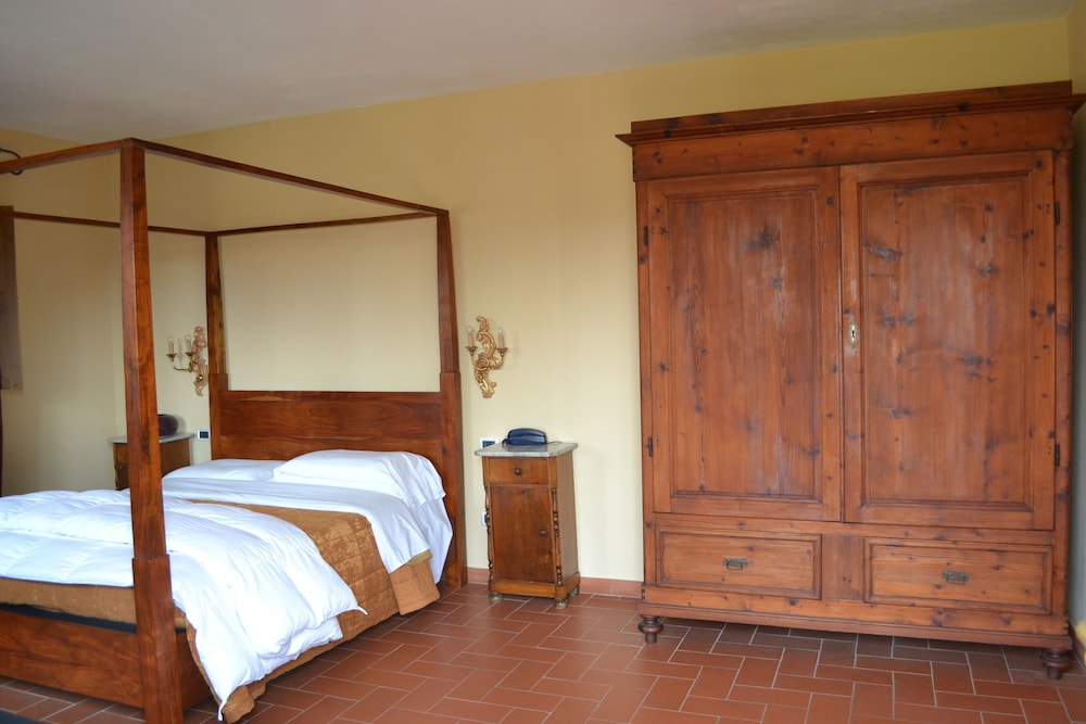 

Cagliari - Saturnia - Relais Ciavatta Country Hotel