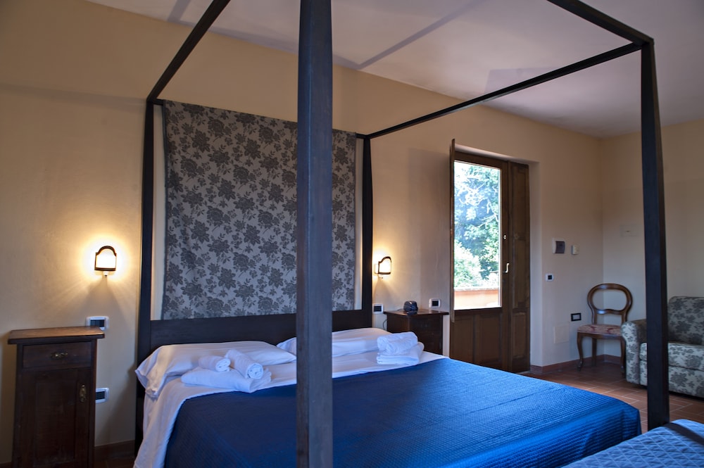 

Napoli - Saturnia - Relais Ciavatta Country Hotel